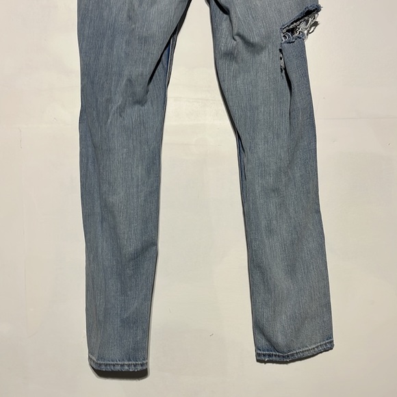 American Eagle Light Wash Distressed Tomgirl Denim Jeans Size 2 - Picture 8 of 11